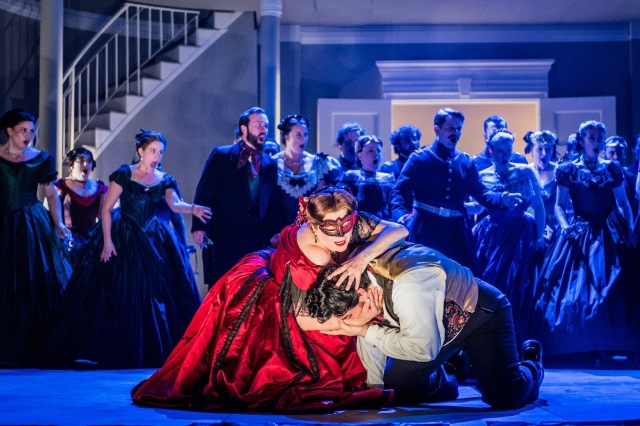 Verdi: Un ballo in maschera - Claire Rutter, Vincenzo Costanzo - Grange Park Opera (Photo Robert Workman)